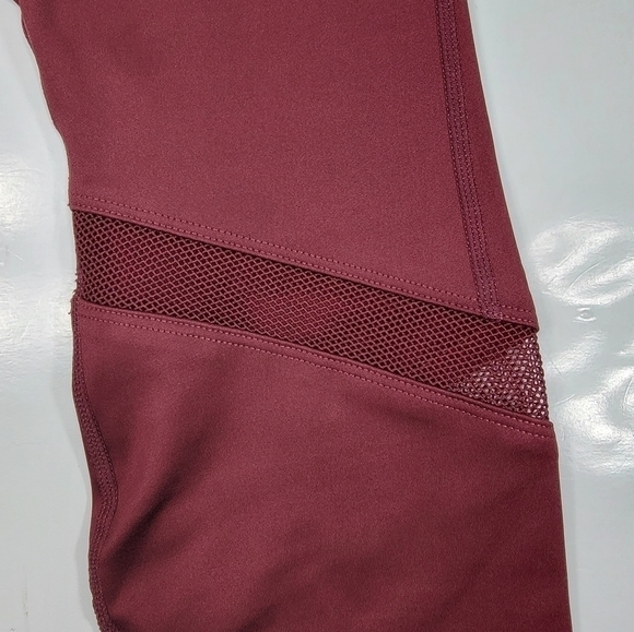 NEW Fabletics High Waisted Statement Powerlite 2.0 Women’s S/6 Leggings Burgundy - Picture 2 of 10